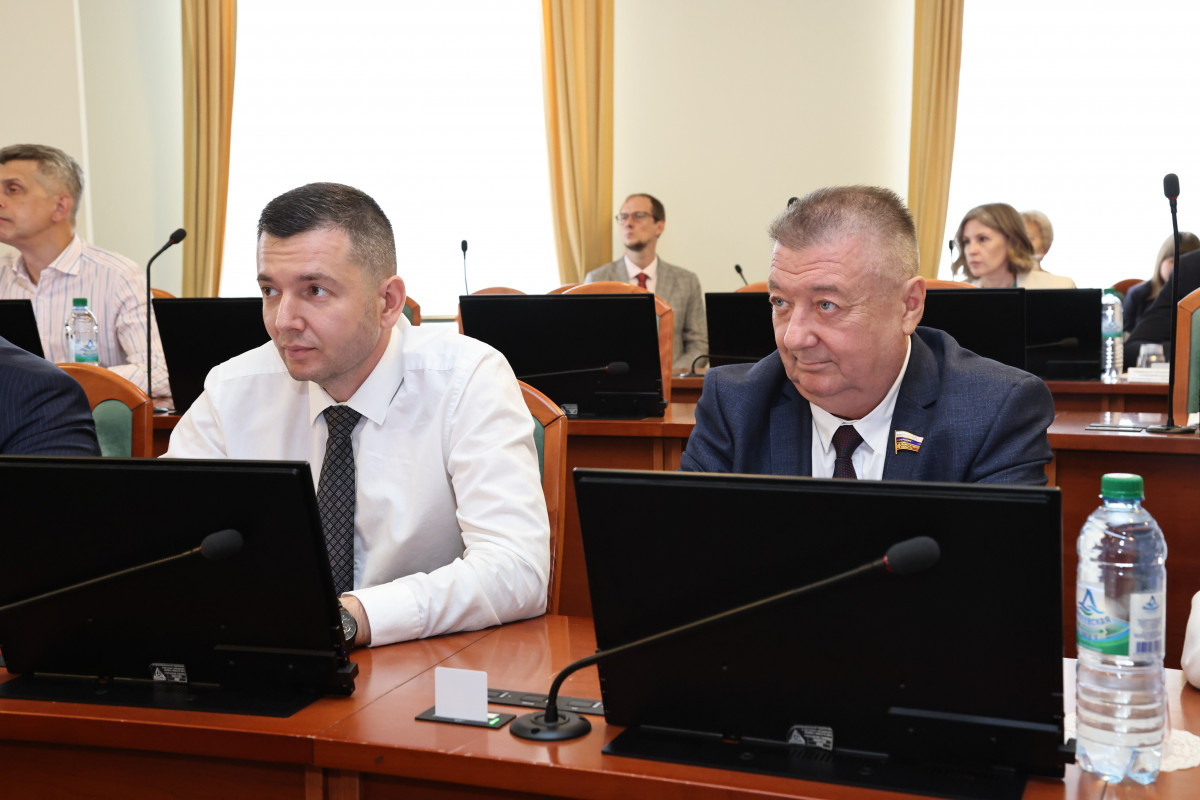 Депутаты Заксобрания поддерживают увеличение расходов облбюджета более чем на 4 млрд рублей