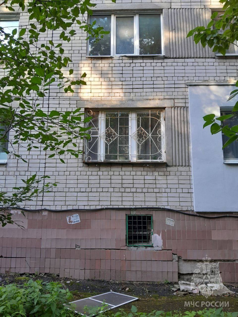 Годовалая девочка выпала из окна дома на улице Ванеева 24 июля