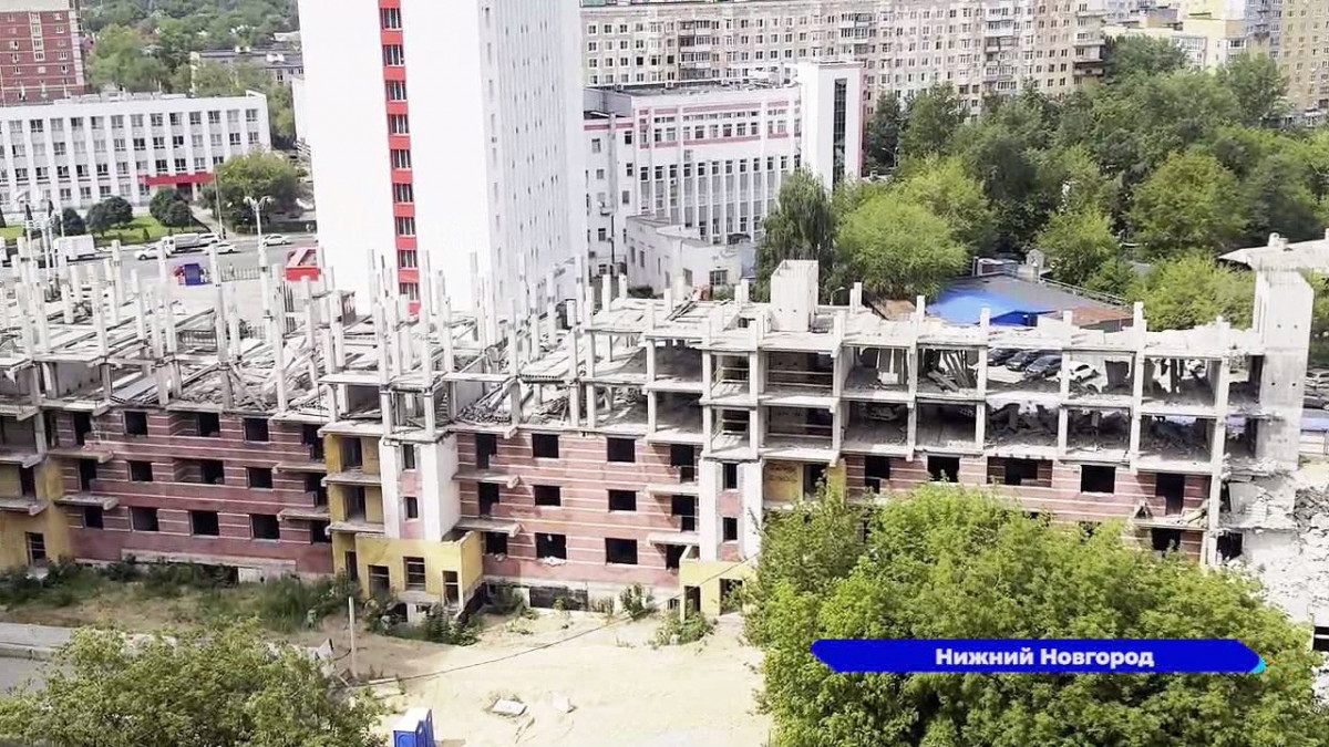 Долгострой на Июльских днях, где погиб человек, начали сносить