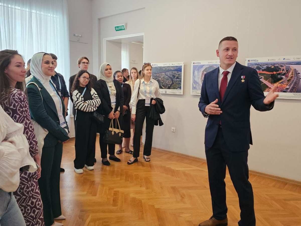 Выставка «Вселенная BRICS», подготовленная Нижегородским планетарием, открылась в Ульяновске