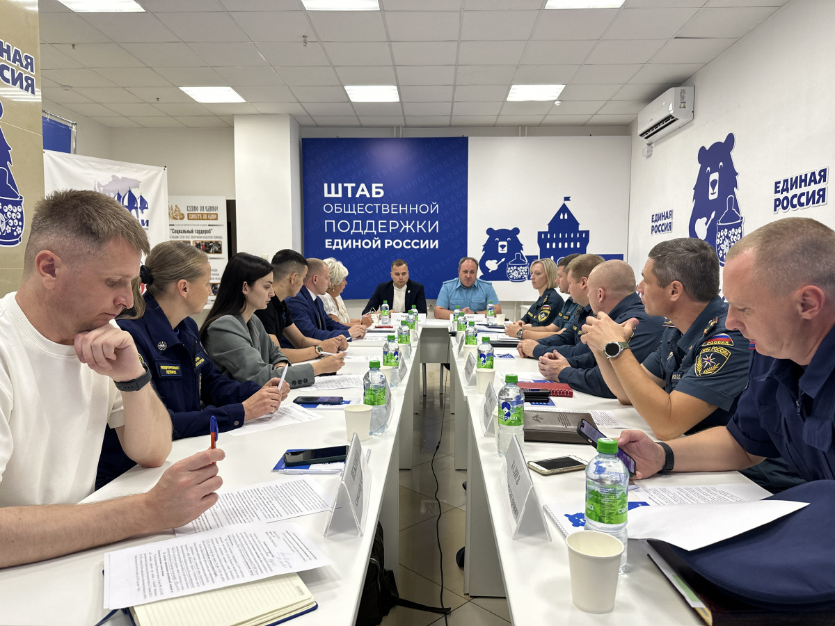 Волонтеры вместе с сотрудниками МЧС проводят профилактические рейды в местах массового купания