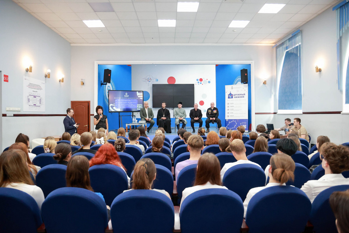 Студенты НГЛУ обсудили с духовенством и ветеранами вопросы борьбы с терроризмом