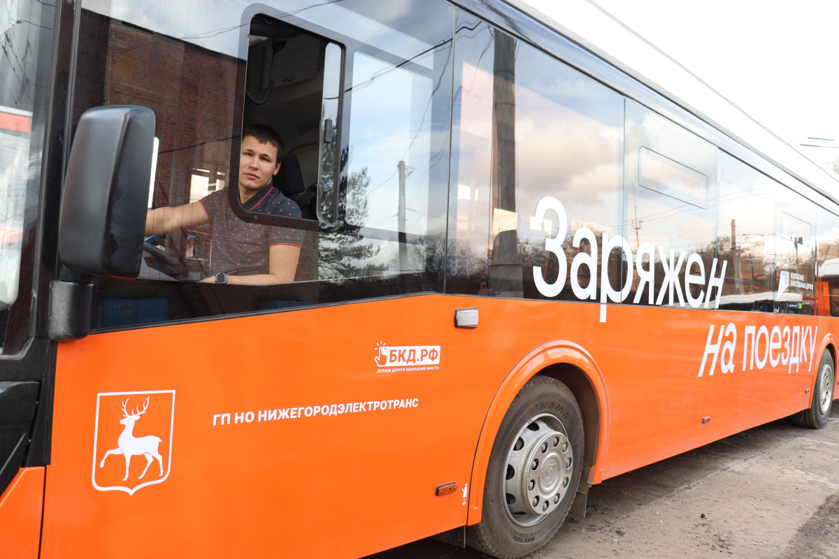 Александр Комолов продолжает лидировать в конкурсе на лучшего водителя общественного транспорта
