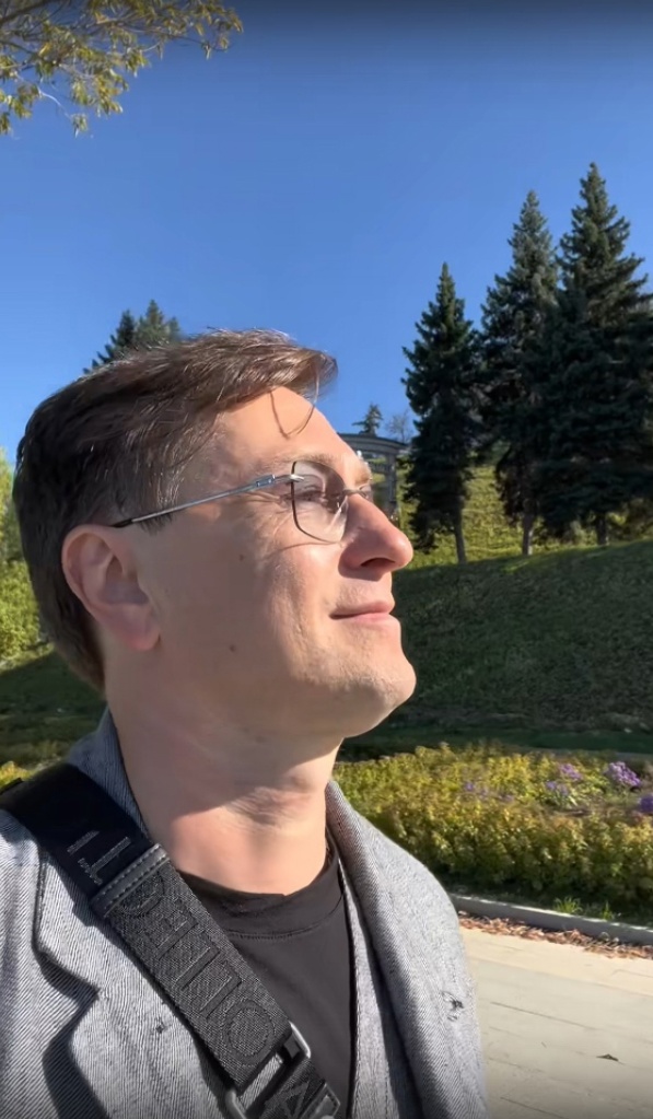 Российский актер театра и кино Сергей Безруков прогулялся по Нижнему Новгороду
