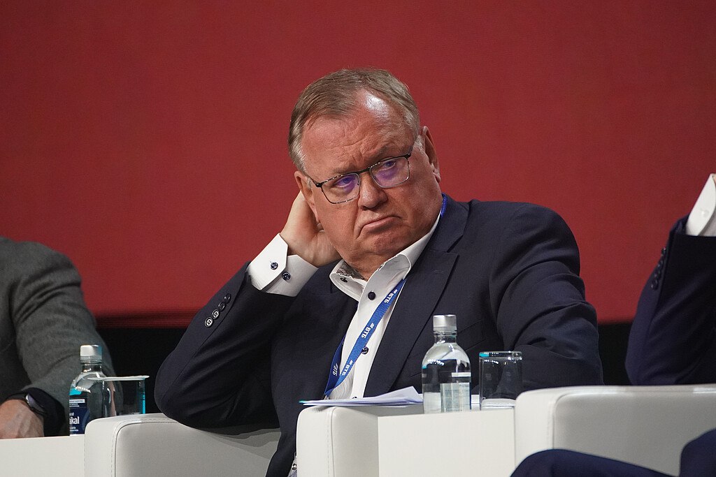 Костин: снижение ключевой ставки возможно не раньше середины 2025 года