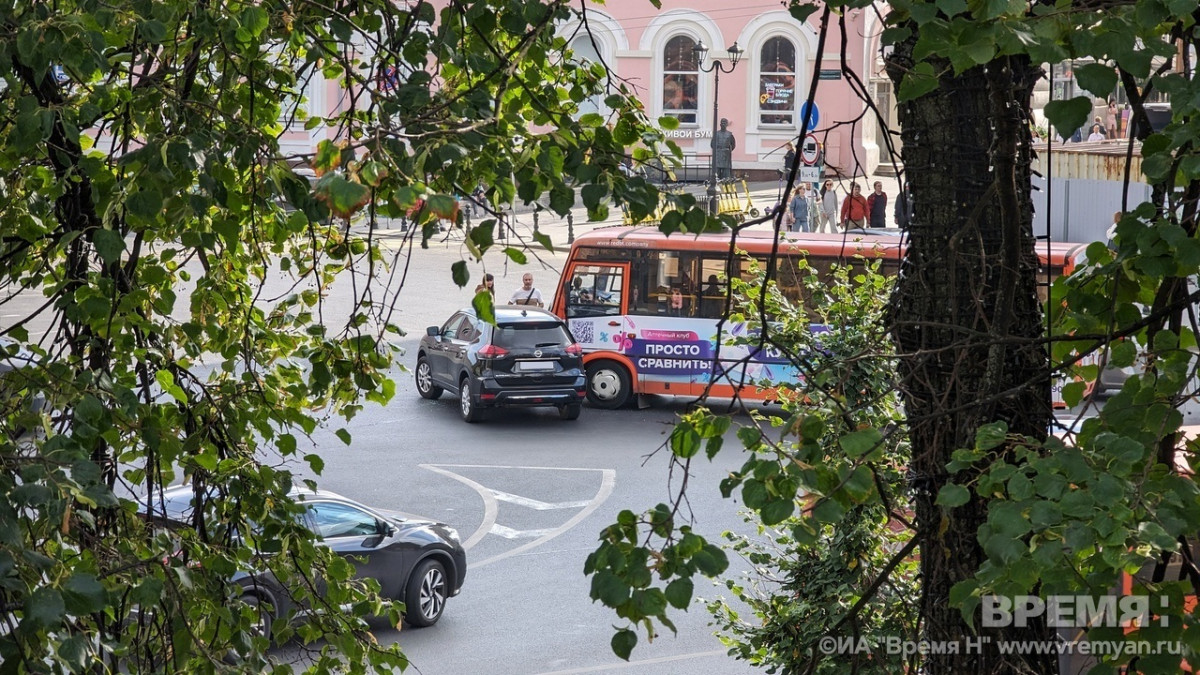 ДТП с автобусом произошло на площади Минина и Пожарского
