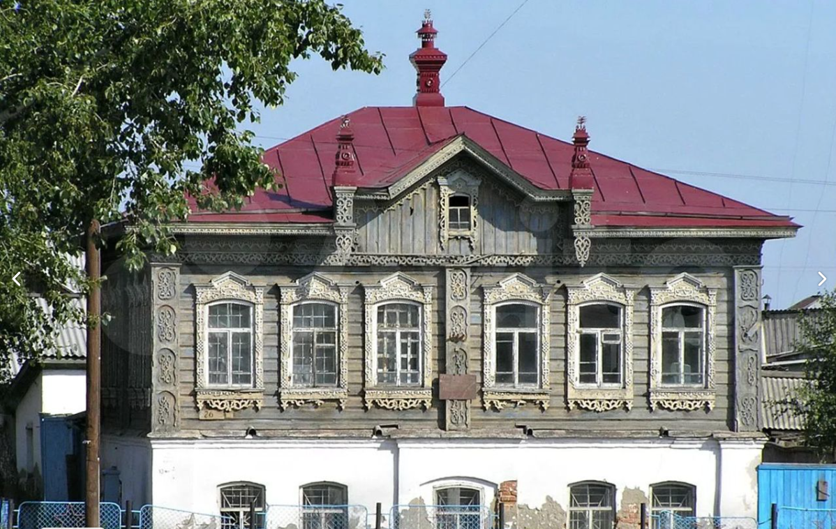 Стилизованные под старину дома продают за 180 млн рублей в Больших Оврагах
