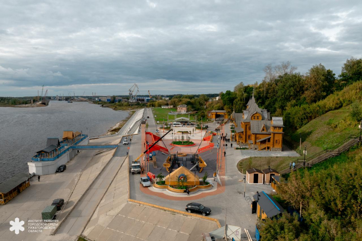 Благоустройство площади на набережной Юрия Долгорукого в Городце завершается