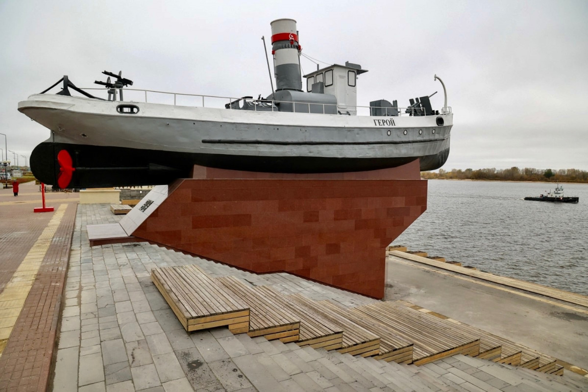 Гранит по спецзаказу использован в ремонте Катера «Герой» на набережной