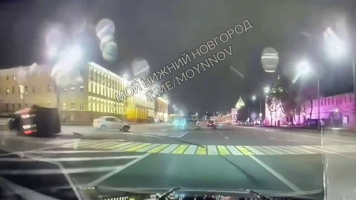 В результате ДТП перевернулся автомобиль в центре Нижнего Новгорода.