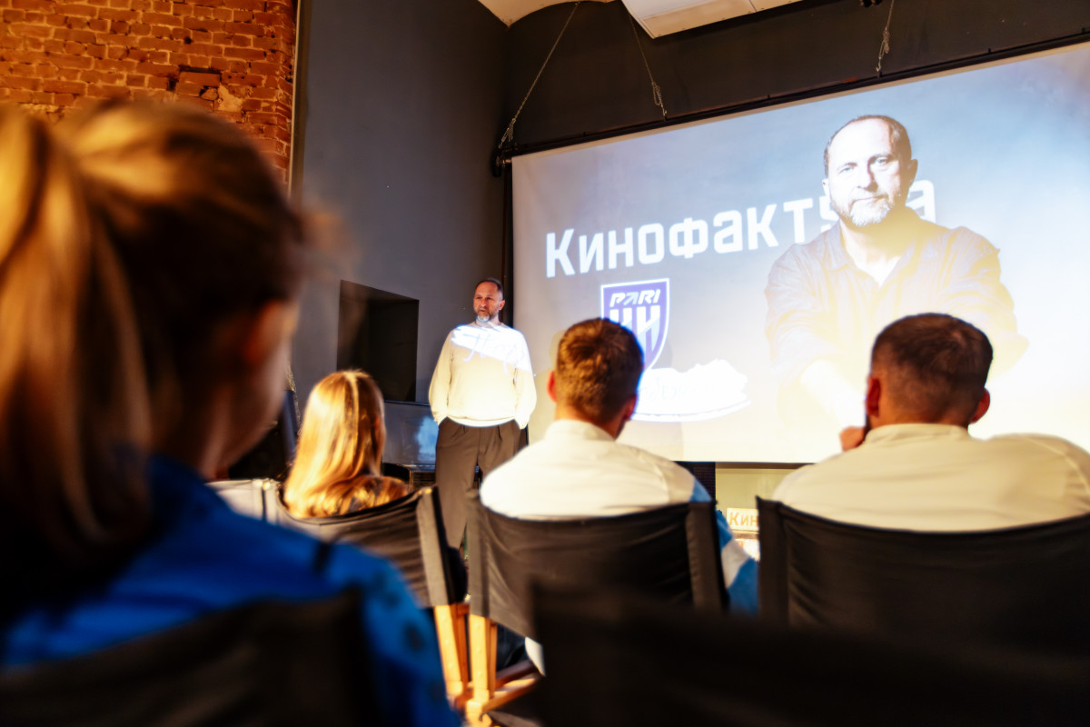 Футболисты «Пари НН» приняли участие в дискуссии режиссера Евгения Кудельникова о кино и спорте