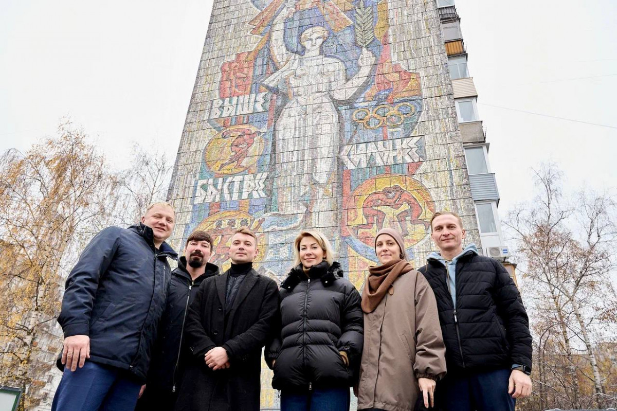 Мозаичное панно «Быстрее, выше, сильнее» восстановили на стене дома №118 по улице Березовской в Нижнем Новгороде