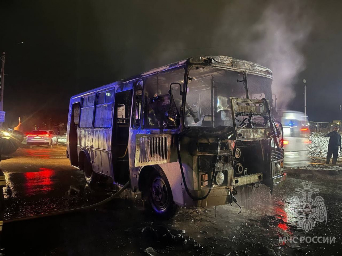 Автобус ПАЗ сгорел в Дзержинске Нижегородской области