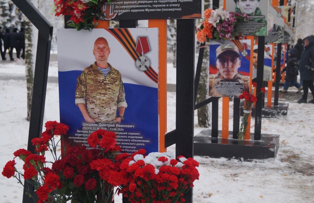 11 портретов участников СВО установлены на Аллее памяти в Нижнем Новгороде