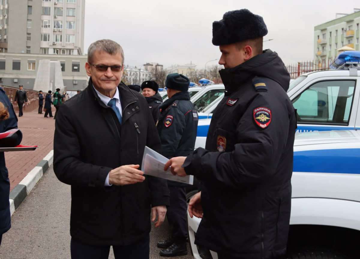 Пётр Банников поздравил нижегородских полицейских с профессиональным праздником