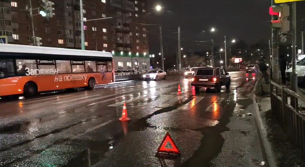Водитель ВАЗа сбил двух детей на пешеходном переходе в Нижнем Новгороде