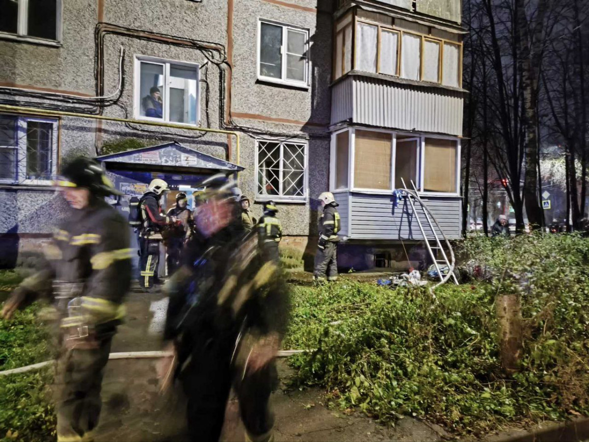 Квартиру на Васюнина пришлось взломать, чтобы потушить пожар