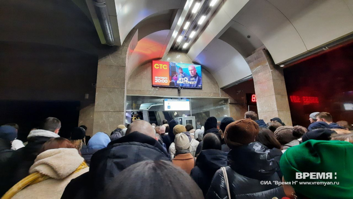 На станции метро «Горьковская» не работают эскалаторы на подъем
