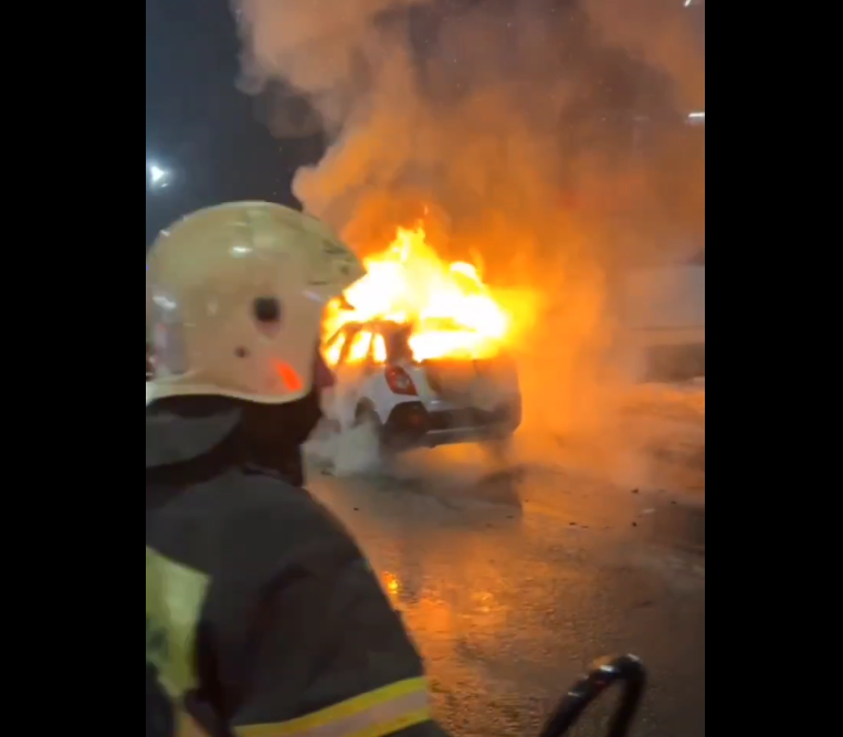 Автомобиль загорелся во время движения на Сормовском повороте