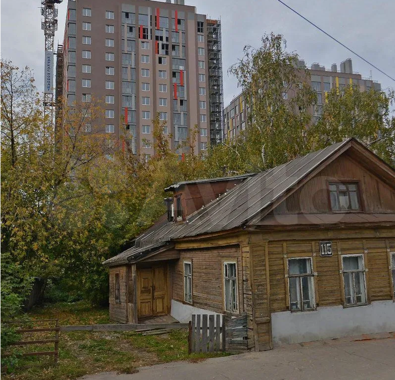 Деревянный дом на улице Ильинской продают за 102 млн рублей