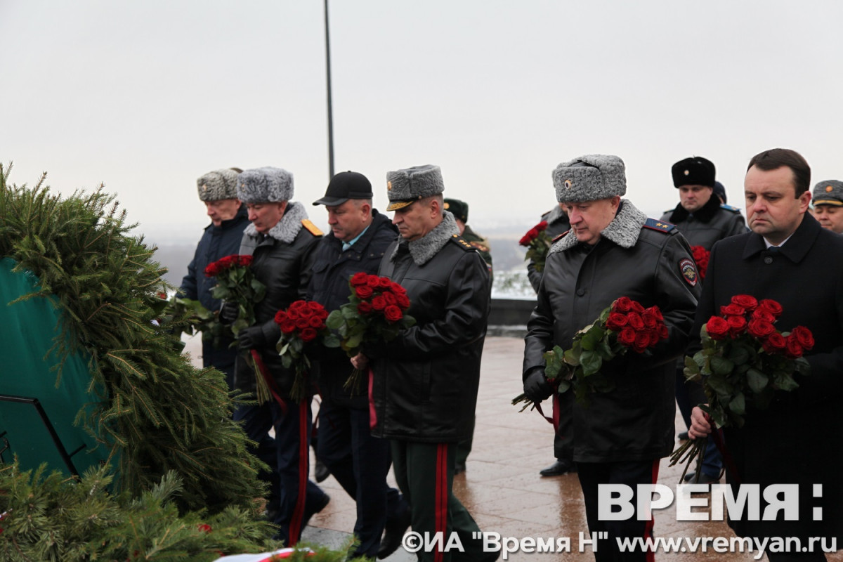 Возложение цветов к Вечному огню прошло в Нижегородском кремле в День Героев Отечества