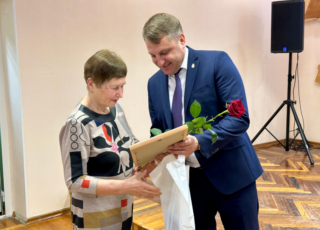 Нижегородцев, внесших вклад в развитие Советского района, наградили на праздничном концерте