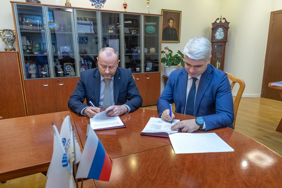 Подписано соглашение о сотрудничестве между АПЗ И ННГУ