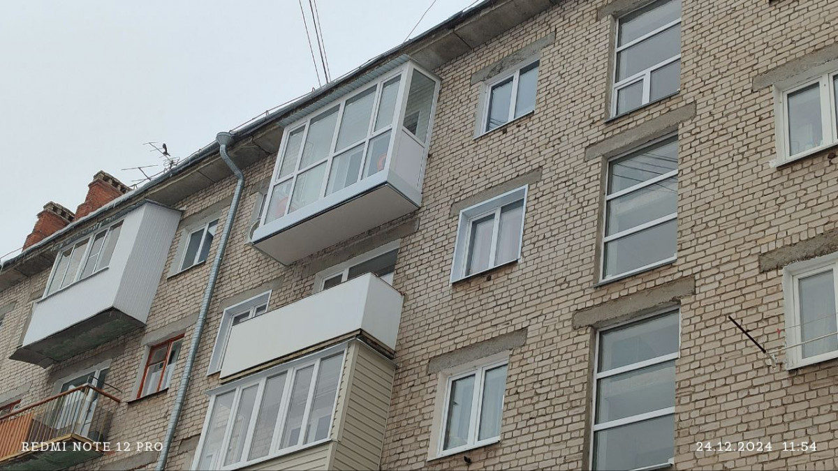 В Дзержинске УК отремонтировала балконную плиту в одном из домов после штрафа от ГЖИ