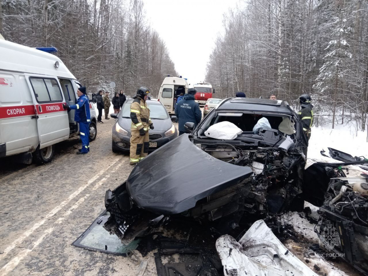 Появились фотографии с места ДТП в Краснобаковском округе