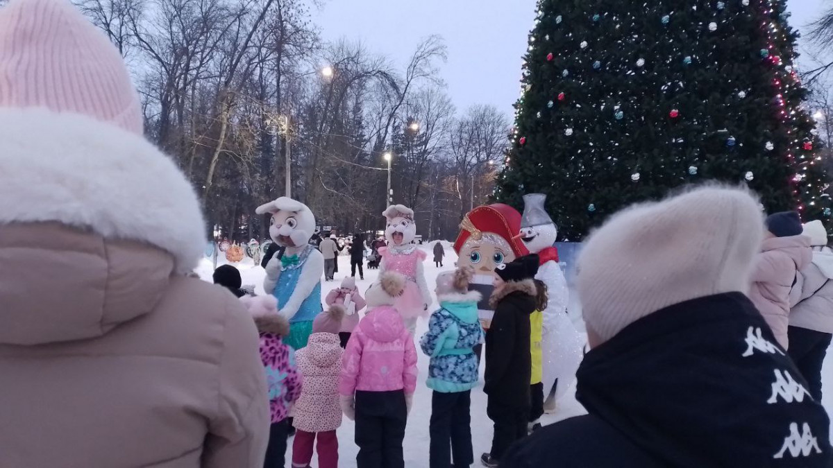 Праздничную ёлку провели в Автозаводском парке 7 января