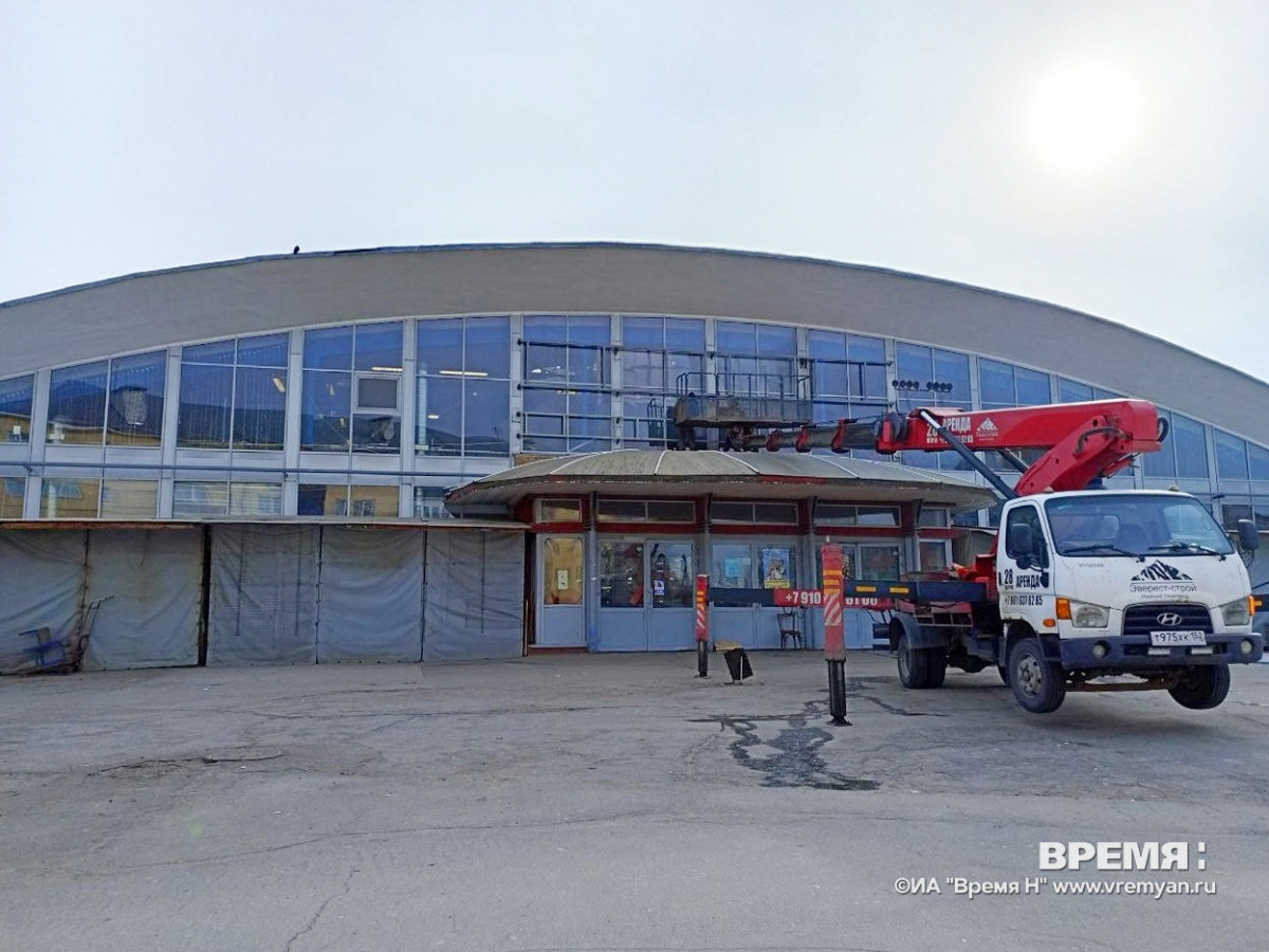 Вывеску сняли со здания Центрального рынка в Нижнем Новгороде