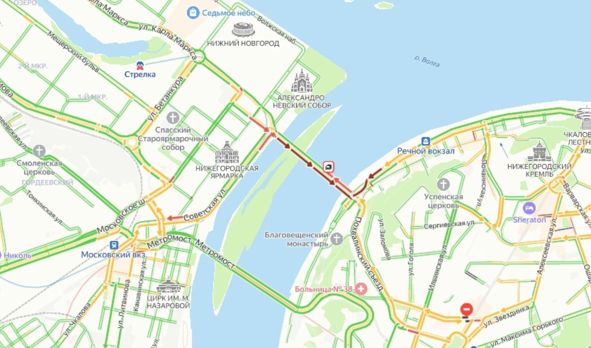 Маршрутка попала в ДТП на Канавинском мосту в Нижнем Новгороде