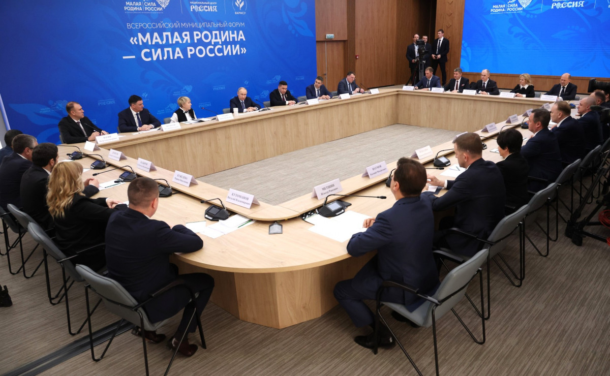 Владимир Путин отметил социально ориентированную работу металлургического предприятия в Выксе