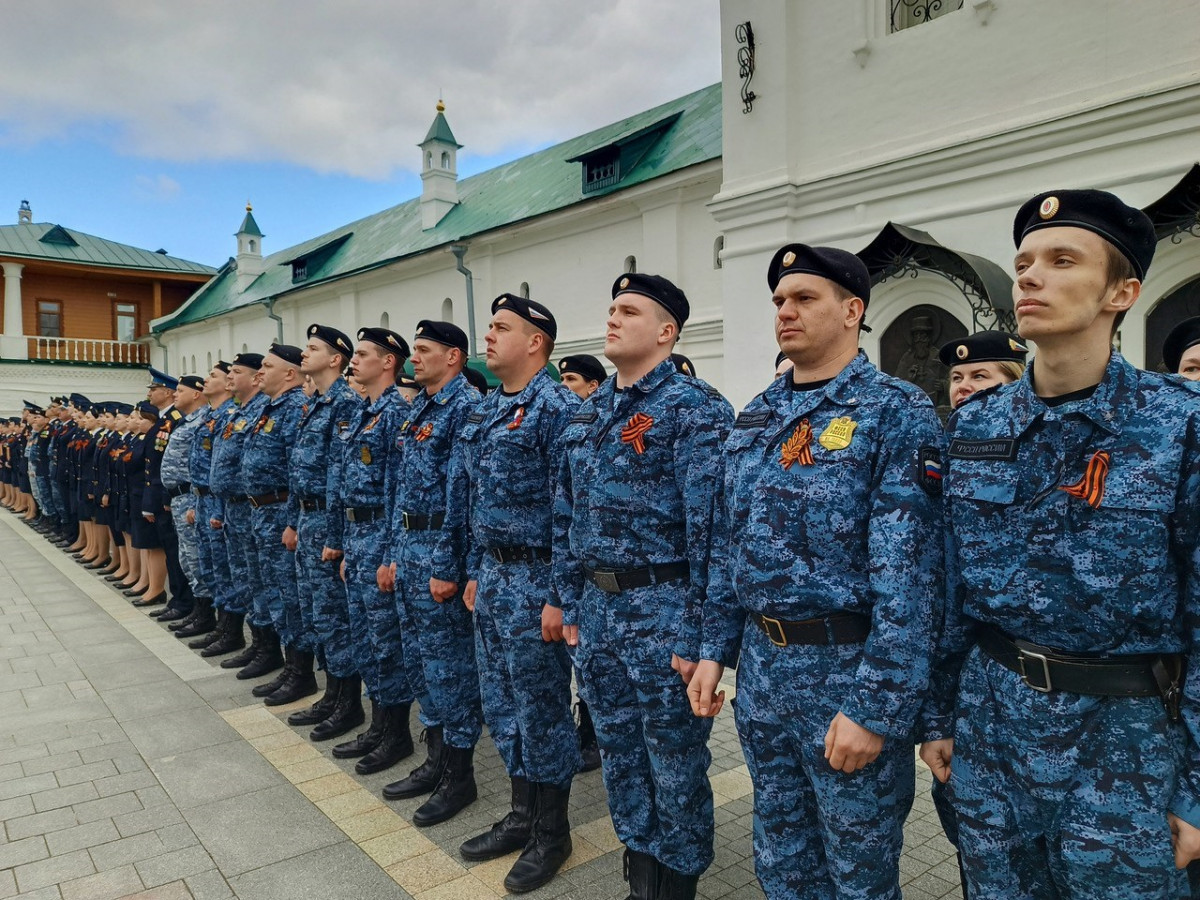 Судебные приставы приняли присягу накануне Дня Победы