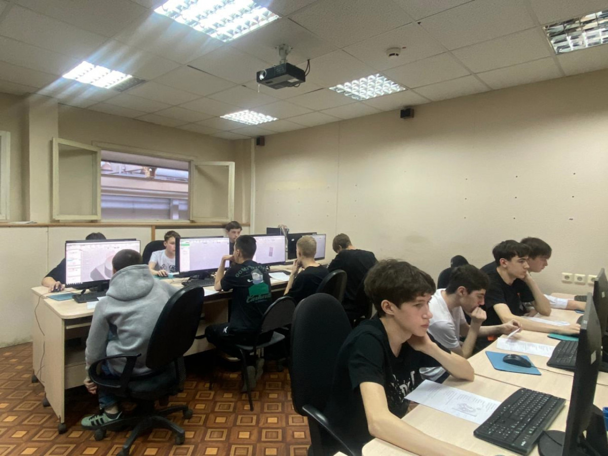 50 нижегородских школьников получили специальности в центре «Моя первая профессия»