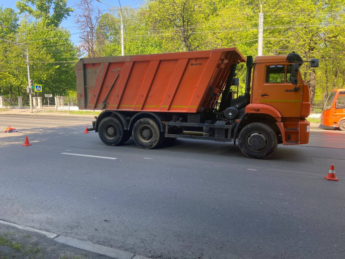 Пенсионерка погибла под колесами грузовика в Нижнем Новгороде