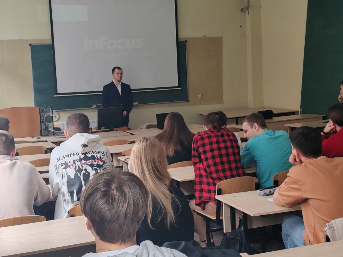 Железнодорожники провели лекции по правилам безопасности для нижегородских студентов