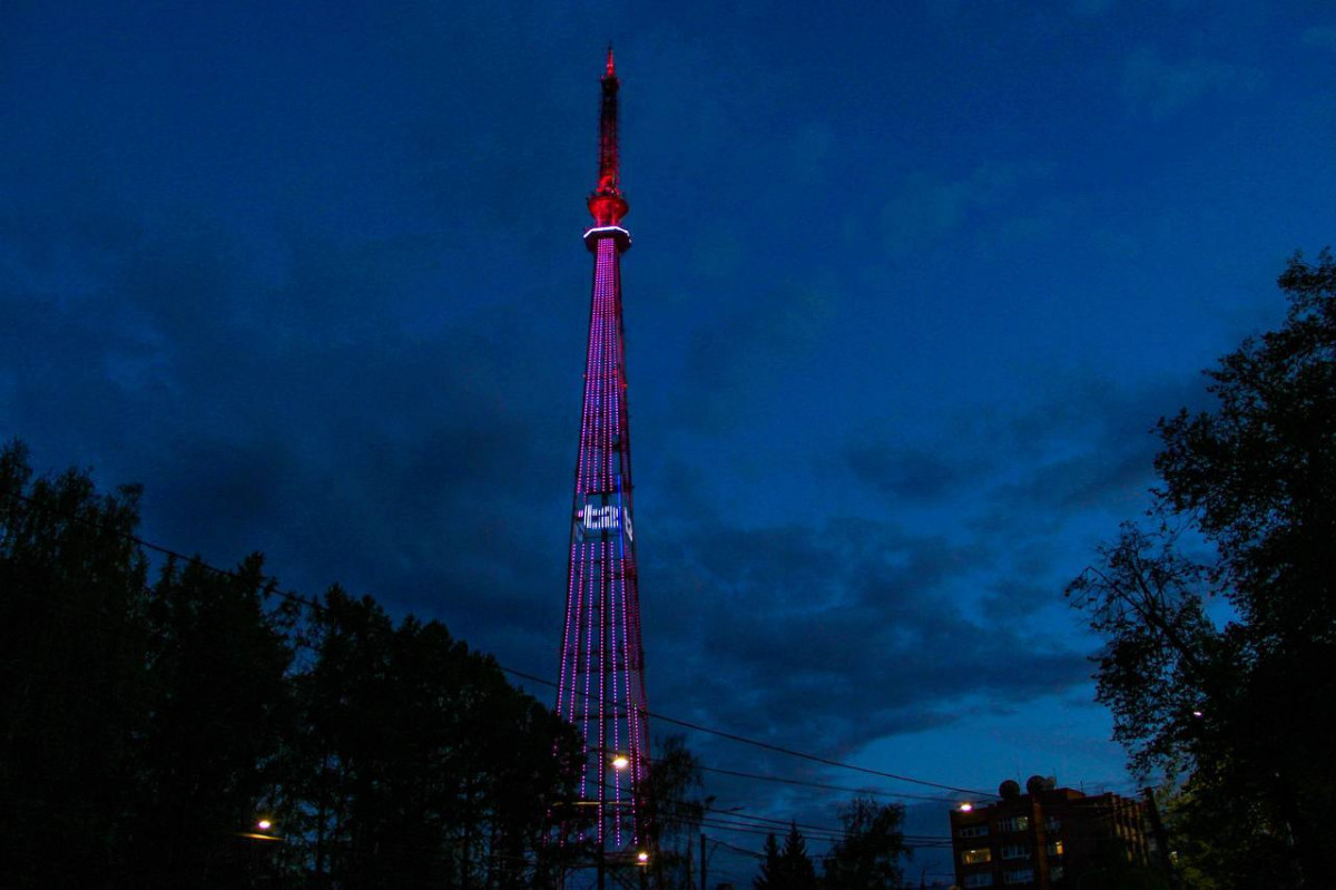 Нижегородская телебашня окрасилась в мадженту
