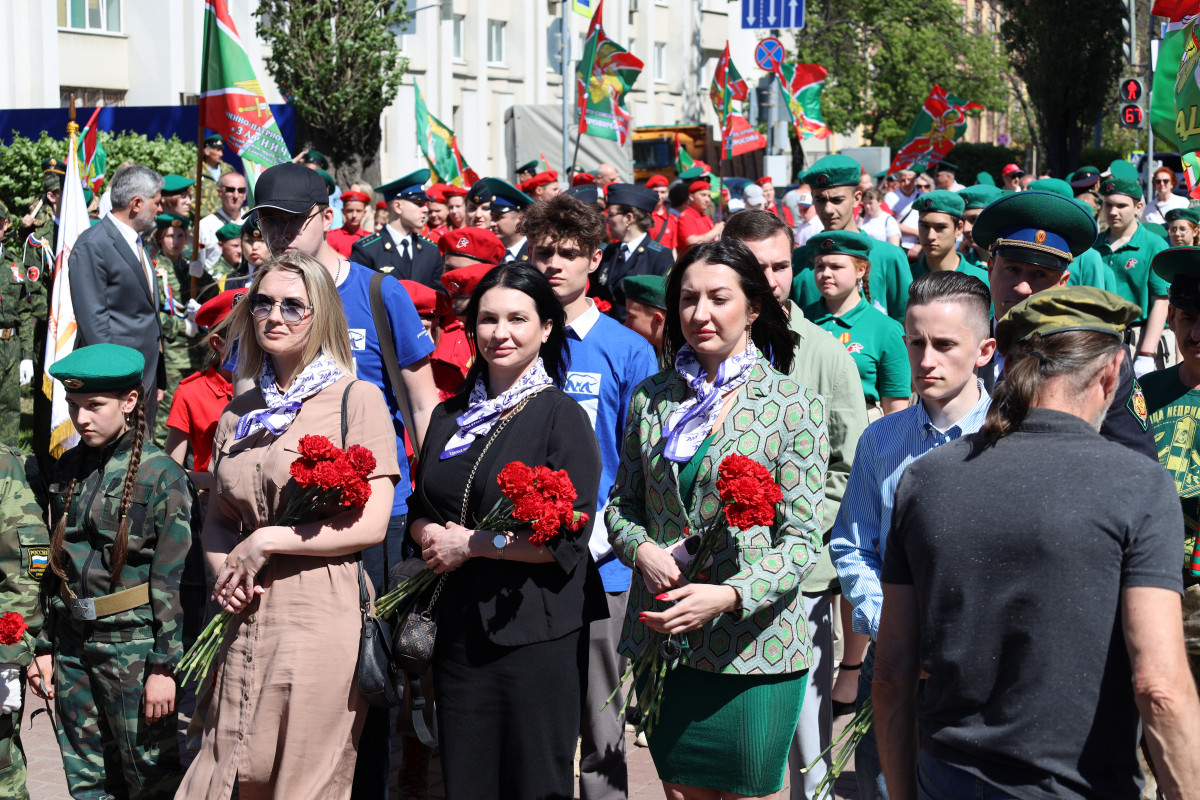Нижегородцы в честь Дня пограничника возложили цветы к стеле Героя Советского Союза Константина Ракутина
