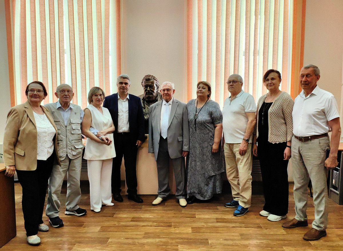 Бюст нижегородского поэта Юрия Адрианова открыли в ННГУ