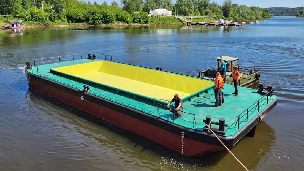 Несамоходную шаланду спустили на воду в Нижегородской области