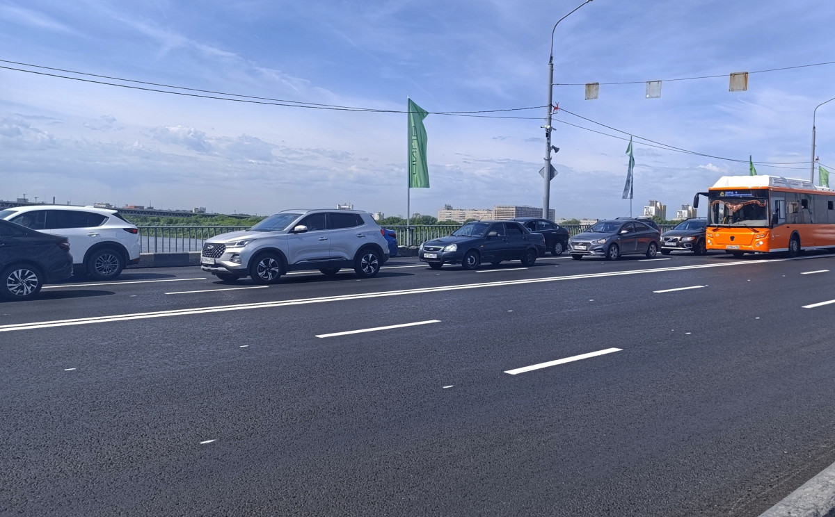 Дорожное покрытие на Канавинском мосту обновили с опережением графика