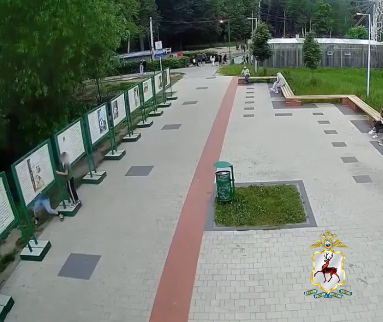 Полиция выявила подростков, повредивших выставку Пушкину в Арзамасе