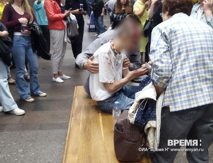 Упавшим на рельсы на станции метро «Двигатель Революции» оказался молодой парень