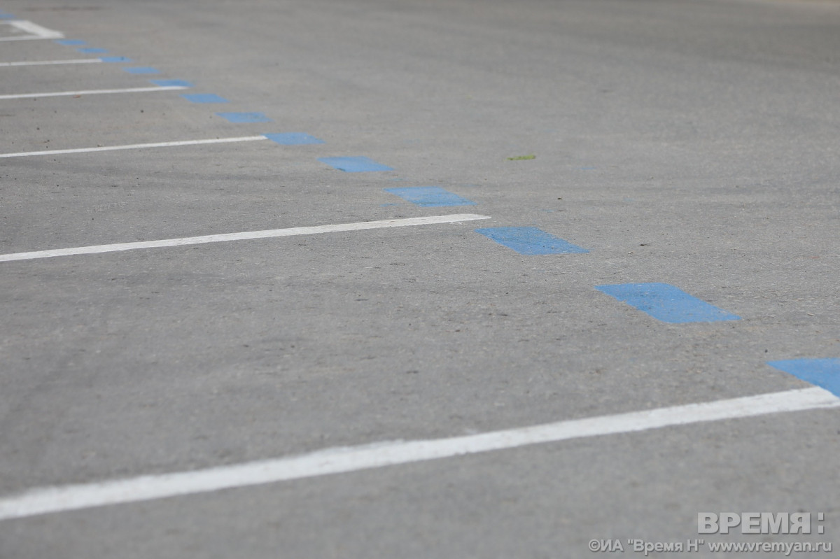Нижегородских водителей просят не парковать автомобили в Плотничном переулке