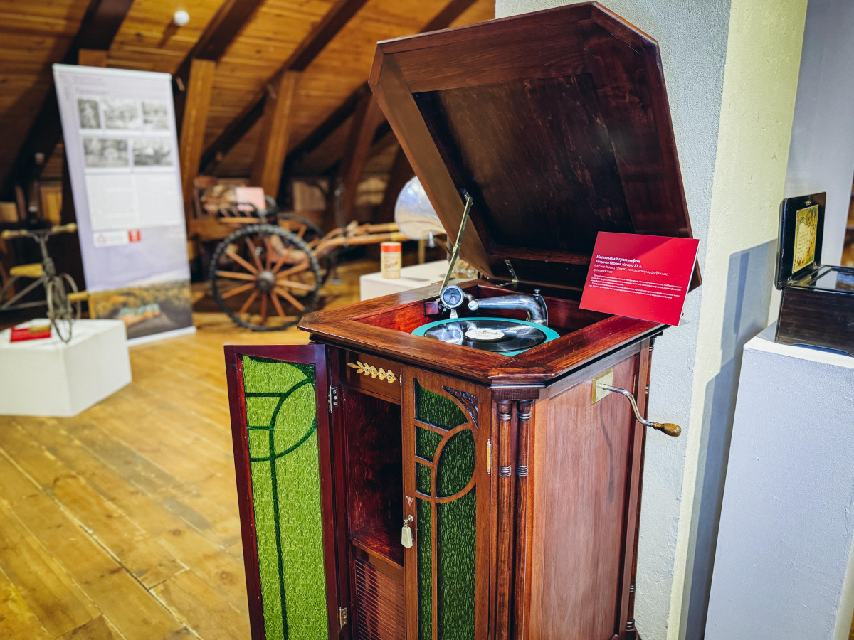 НГИАМЗ открыл в Минске выставку «Старые годы. Зарисовки из усадебной жизни и быта»