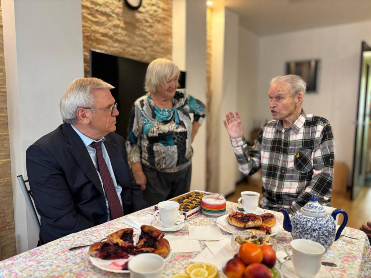 Евгений Люлин поздравил с 99-летием ветерана Великой Отечественной войны Александра Кондратьева