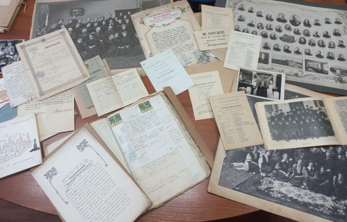 Нижегородские архивисты подготовили фотодокументальную выставку ко Дню учителя