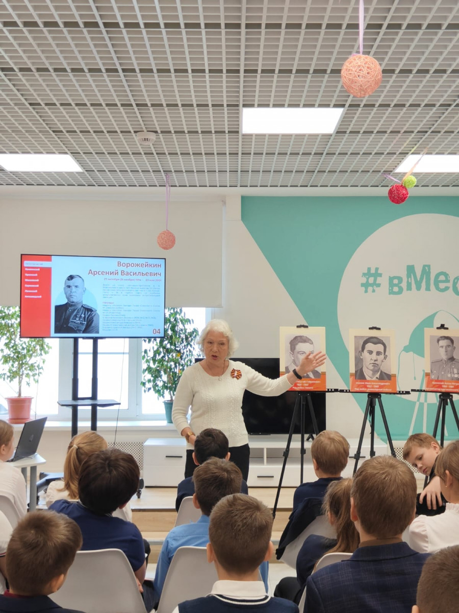 Передвижная выставка-экскурсия «80 лет Победы. Улицы героев» начала работу в соседских центрах Нижнего Новгорода