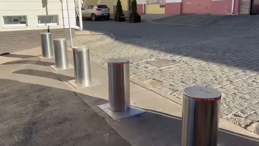 Болларды установили на улице Кожевенной в Нижнем Новгороде